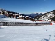 La Grotte - Tapis roulant/Moving Carpet recouvert d’une galerie