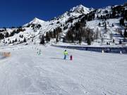 Pente d'entraînement dans Bobbys Monsterpark avec tapis roulant couvert