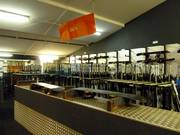 Location de skis dans le hall de ski