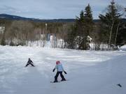 Les enfants peuvent également skier entre les arbres.