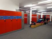 Dépôt à skis propre et bien entretenu