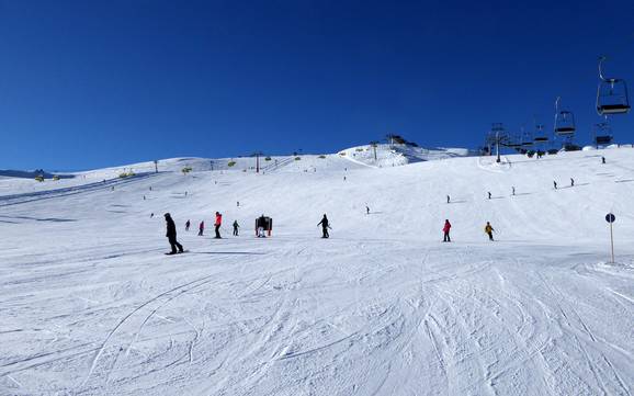 Skier dans la région touristique de Fügen-Kaltenbach