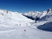 Piste difficile du tunnel de ski Wiesejaggl à la station intermédiaire Ochsenalm