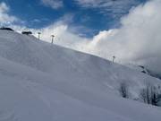 Pente de poudreuse du télésiège six places Alpette