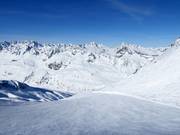 Piste ensoleillée du Gemsstock