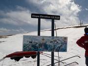 Panneau d'information sur les pistes difficiles au sommet