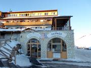 Station de forfaits de ski et de location bien entretenue à l'hôtel Schwarzhorn