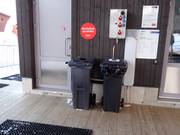 Des poubelles sont à disposition