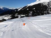 Canons à neige sur la descente vers la vallée en direction de Brigels