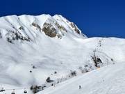 Pentes de poudreuse près du télésiège Bleis