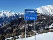 Panneaux indicateurs sur la piste