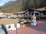 Place à la station de vallée avec « village russe »