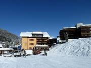 Les pistes de descente mènent directement jusqu’aux hôtels à Arosa.