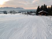 Piste avec vue sur la station de vallée