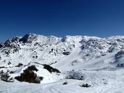 Vue sur le domaine skiable libre dans la station de ski Vogel