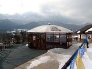Bar à parasols à la station de vallée