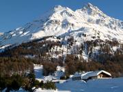 Vue sur le domaine skiable de Maloja au Piz Aela