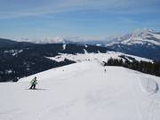 La piste Thuile offre une descente magnifique avec une vue panoramique depuis le Mont Rond.