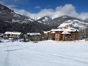 Tapis roulant avec piste pour débutants directement au village