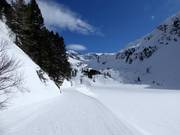 Vue du Grünsee vers le domaine skiable