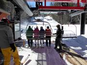 Le personnel amical vous aide toujours à monter à bord.