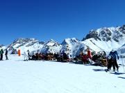 Très courant en France - pique-nique dans la station de ski