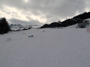 Zone pour débutants au-dessus de Megève à la station supérieure Chamois