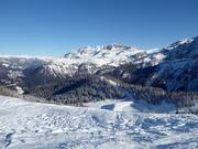 Vue depuis le Doss del Sabion vers le Passo Grostè