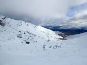 Vue depuis le sommet sur le domaine skiable The Remarkables