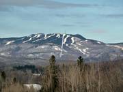 Vue sur le domaine skiable depuis la route