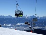 Gipfelbahn - 4 places | Télésiège rapide (débrayable) avec capots de protection