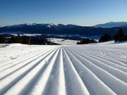 Piste parfaitement préparée dans le domaine skiable Les Angles