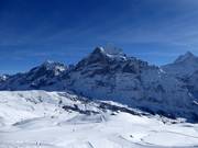 Vue sur le domaine skiable du First et le Wetterhorn