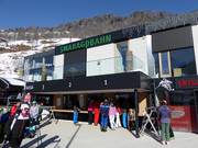 Zone de caisse soignée à la station de vallée à Bramberg