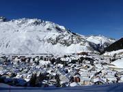 Vue sur Andermatt depuis la descente vers la vallée