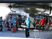 Le personnel est toujours présent lors de l’embarquement.