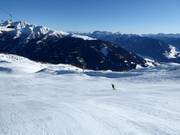 Des pistes larges dominent dans le domaine skiable de Sillian.