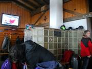 Des retransmissions sportives sont diffusées à la télévision.