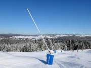 Enneigement dans la station de ski Pleßberg (Plešivec)
