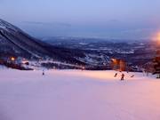 Domaine skiable pour la pratique du ski nocturne Rusutsu