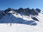 Départ de la descente dames avec panorama au Hoadl