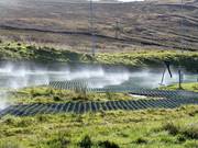 Les tapis sont humidifiés pour que l’on glisse mieux.