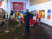 Personnel attentif à la télécabine