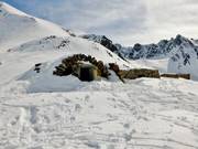 Anciennes fortifications de la guerre mondiale dans le domaine skiable