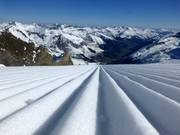 Préparation des pistes et panorama vont de pair au glacier de Hintertux.