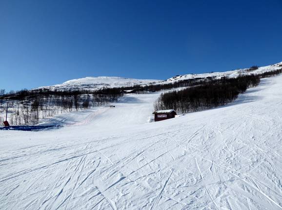Large piste dans le domaine skiable de Sysendalen