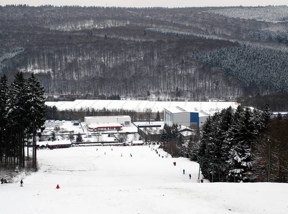 Beaux passages de terrain : piste de ski à Burbach