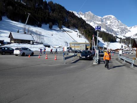 Alpes uranaises: Accès aux domaines skiables et parkings – Accès, parking Titlis – Engelberg
