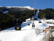 Avec la télécabine Spieljoch, vous montez vers la montagne.