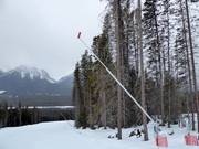 Enneigement par canons à neige dans le domaine skiable de Lake Louise